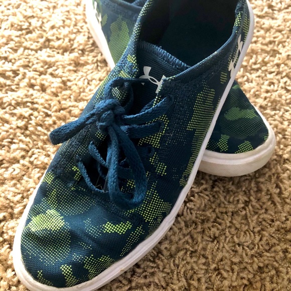 Boys Under Armour casual shoes